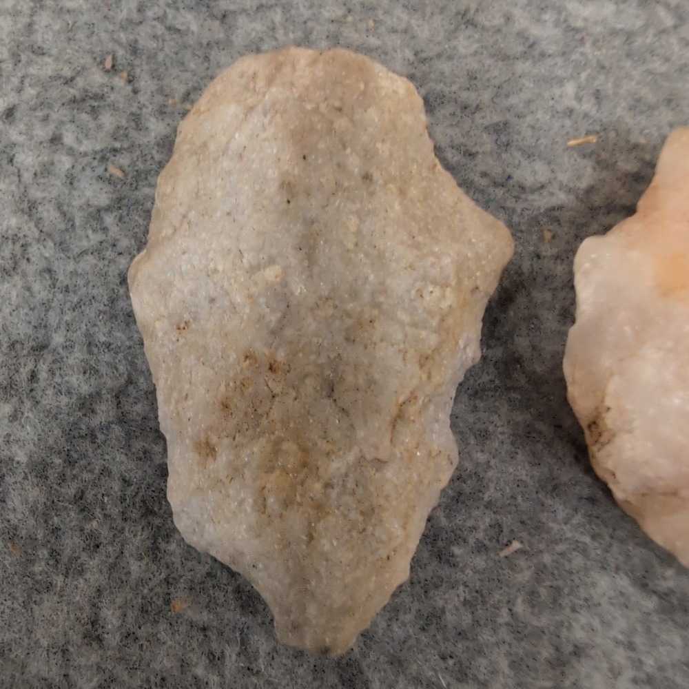 Set of 3 Quartz‎ and Stone Projectile Points Arrowheads Tan Pink Grey VG - Picture 6 of 8